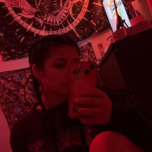 Meet your Posher, Abi